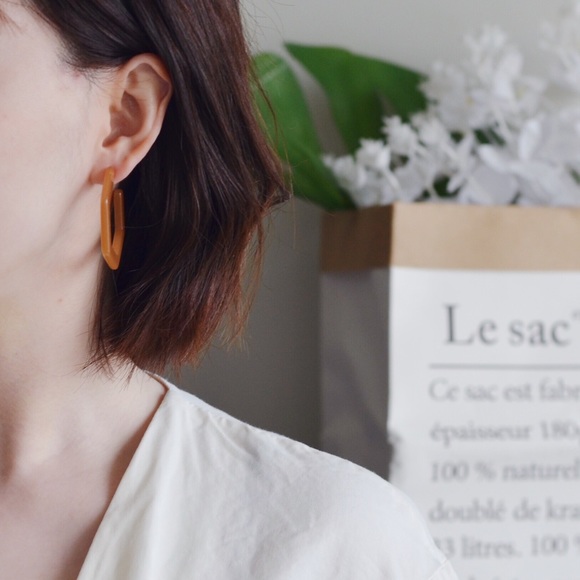 LAST2 UO Style Resin Squared Post Hoop Earrings - Picture 7 of 8